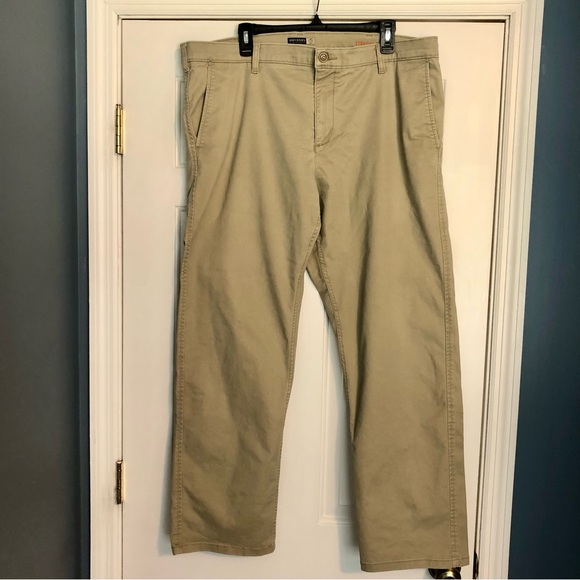 Dockers Men’s Khakis W40 x L32 Tan Beige Straight Leg Flat Front - Picture 1 of 7